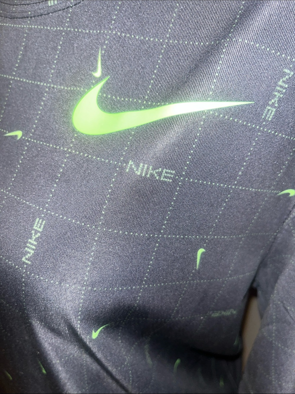 NWT Nike Dry Men’s Black Short-Sleeve Tee with Lime Swoosh Pattern Size S - Picture 2 of 3